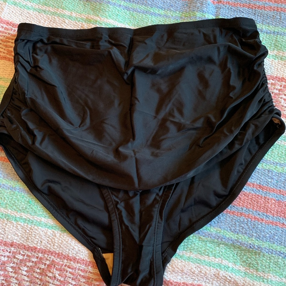 NWOT black swim bottoms